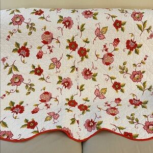 Vintage Floral Quilted Bed Spread. 62” x 86” approximately.Reversible.Red/Floral
